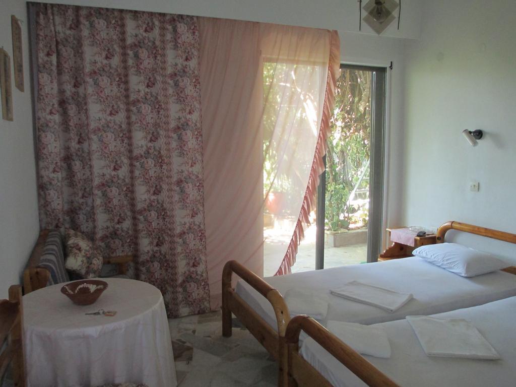 Hotel Nick House Plomari Zimmer foto